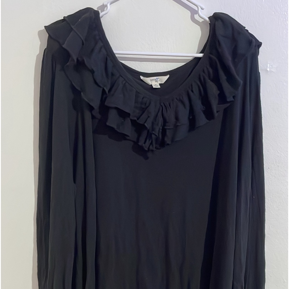 Black ruffled top